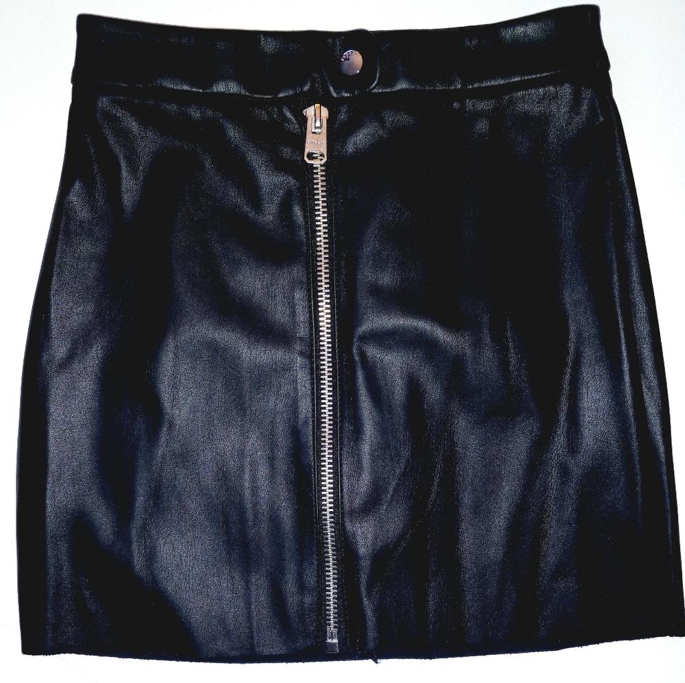 Express 00 zip down faux leather skirt black
